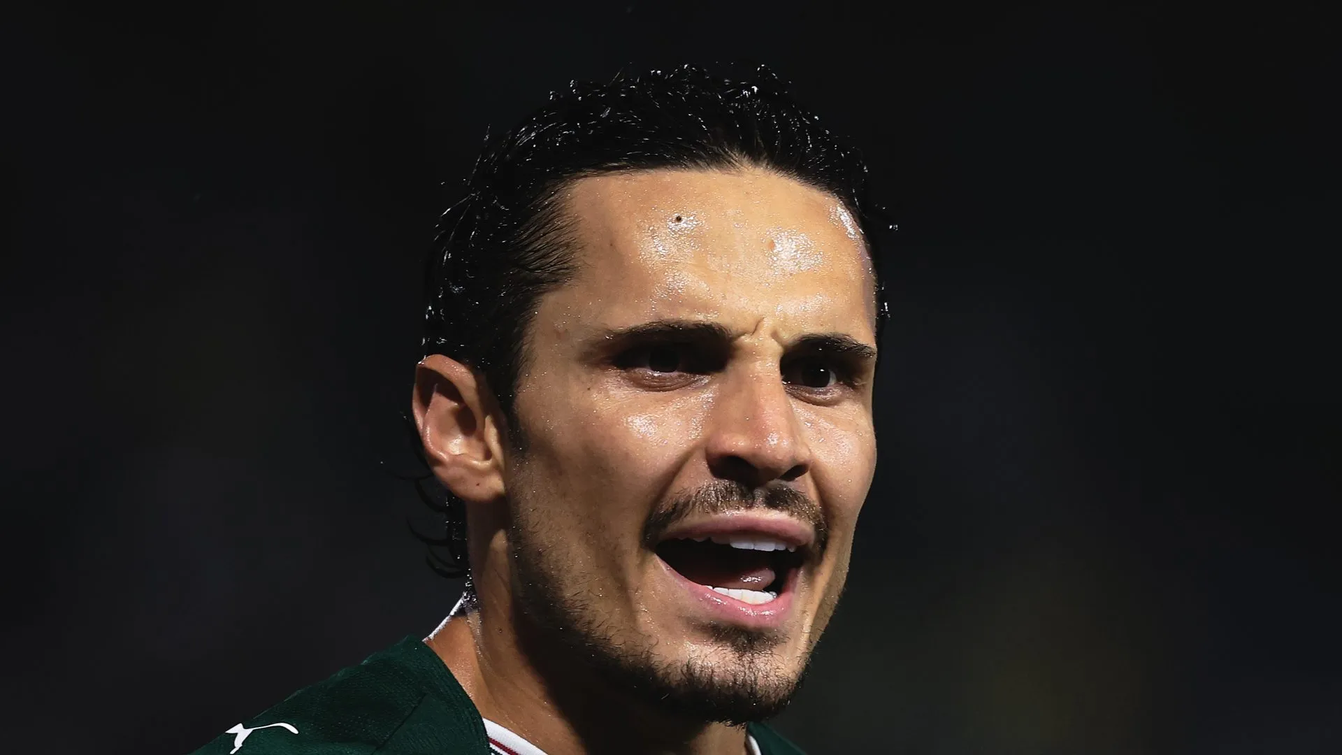 Raphael Veiga jogador do Palmeiras durante partida contra o Santos no estádio Arena Barueri pelo campeonato Paulista 2026. Foto Ettore ChiereguiniAGIF