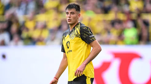 O zagueiro Anselmino em jogo do Borussia Dortmund (Frederic Scheidemann/Getty Images)