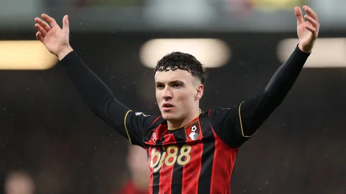 O lateral Álex Jiménez em jogo do Bournemouth (Michael Steele/Getty Images)