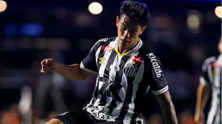 JP Chermont em jogo do Santos (Ricardo Moreira/Getty Images)