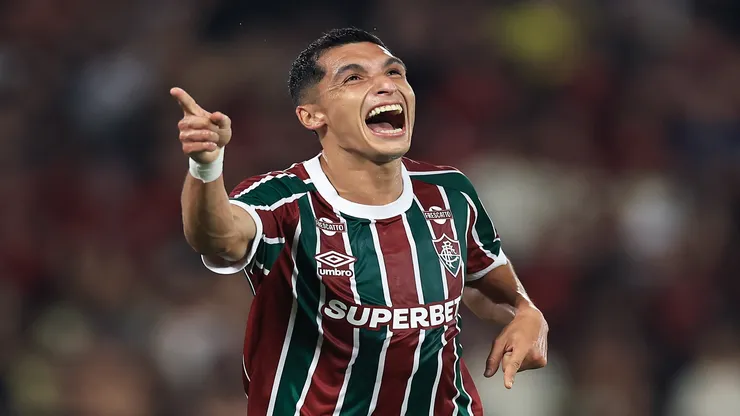 Kevin Serna em partida do Fluminense pelo Brasileirão 2025 - Buda Mendes/Getty Images