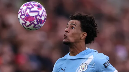 O atacante Oscar Bobb em jogo do Manchester City (Ryan Pierse/Getty Images)