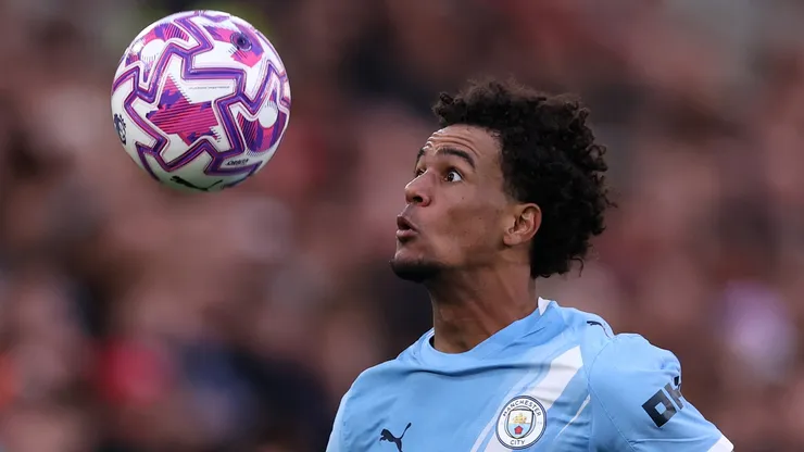 O atacante Oscar Bobb em jogo do Manchester City (Ryan Pierse/Getty Images)