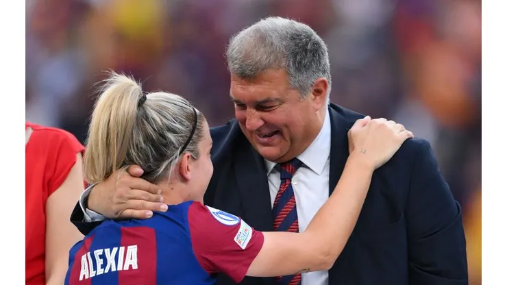 Joan Laporta e Alexia Putellas (Photo by David Ramos/Getty Images)
