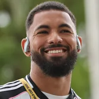 Aston Villa vence disputa pela contratação de Douglas Luiz