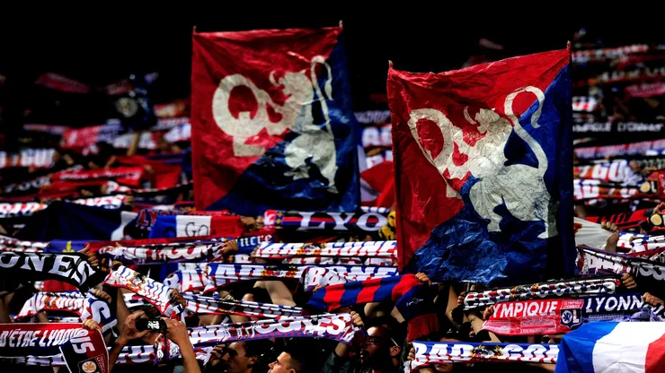 Torcedores do Lyon em partida da Champions League - Jamie McDonald/Getty Images