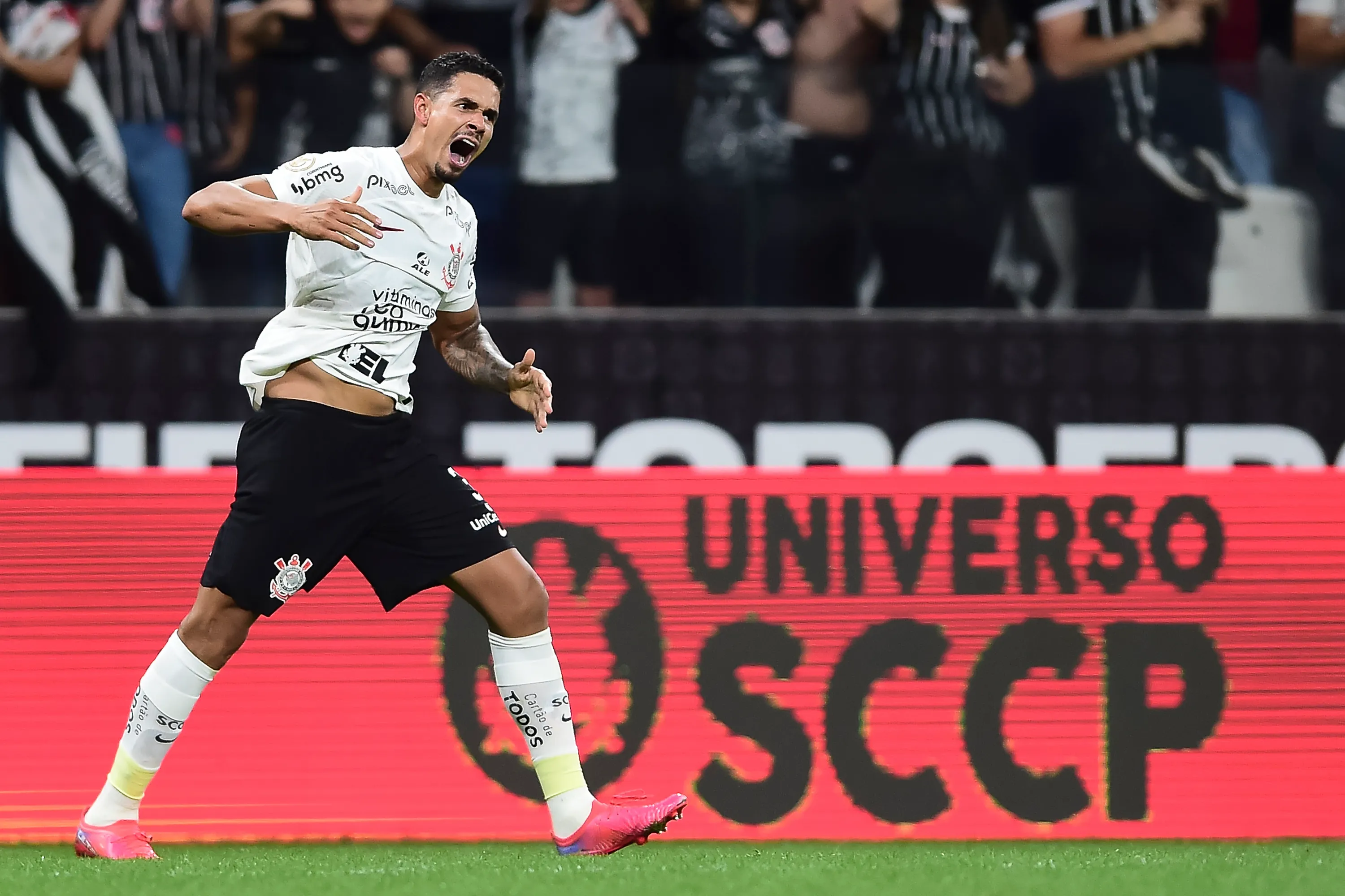 Lucas Veríssimo passou pelo Corinthians em 2023 (Foto: Mauro Horita/Getty Images)