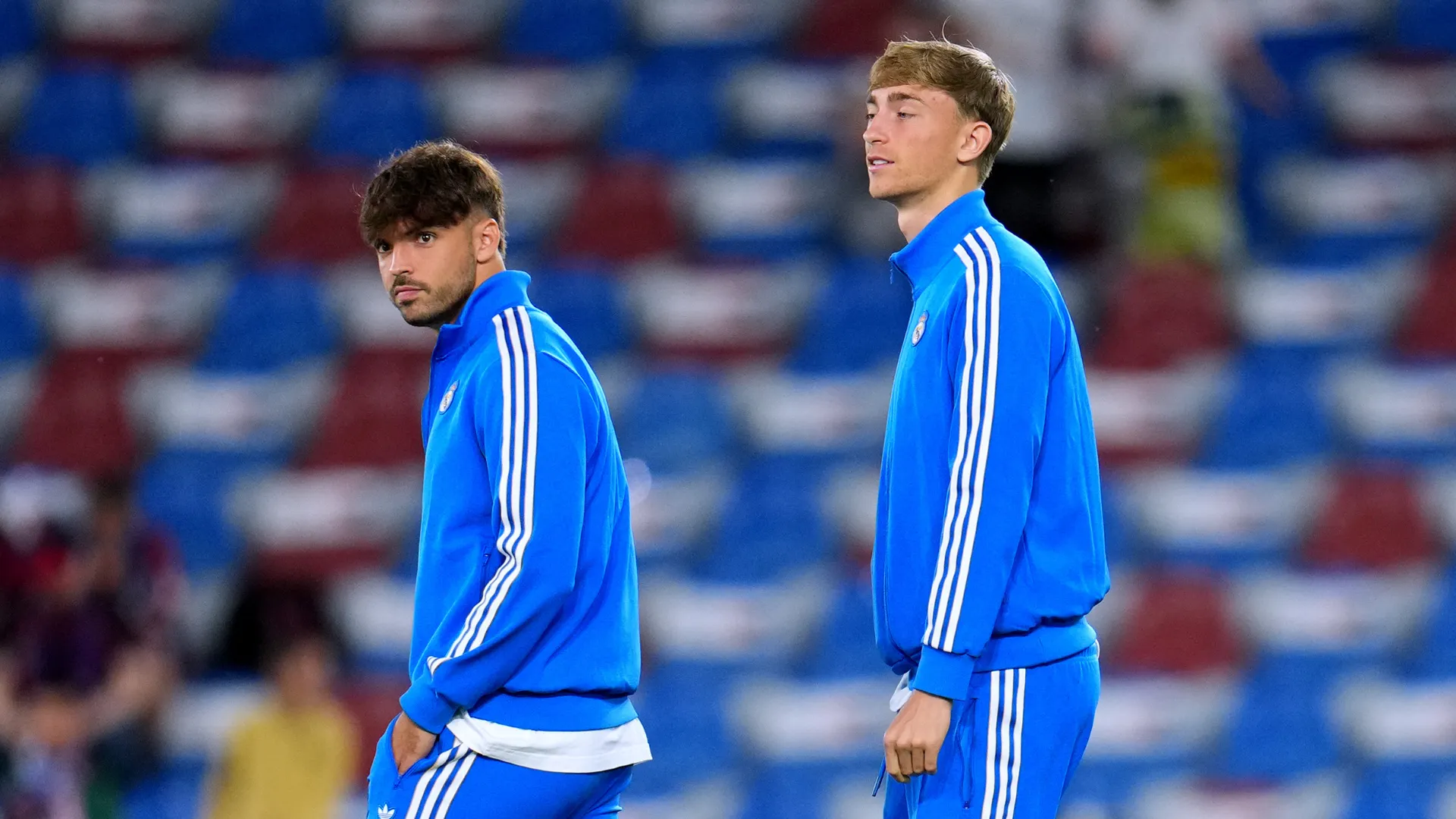 Huijsen e Raúl Asencio antes de jogo do Real Madrid