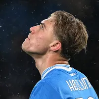 Manchester United descarta retorno de Rasmus Hojlund do Napoli