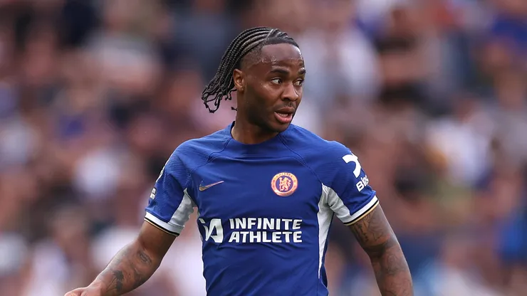 Chelsea acertou a saída de Sterling, que agora recebe contatos da Arábia Saudita e da Major League Soccer, segundo o TEAMtalk. (Foto: Ryan Pierse/Getty Images)