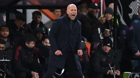 Arne Slot durante partida do Liverpool. (Photo by Ryan Pierse/Getty Images)