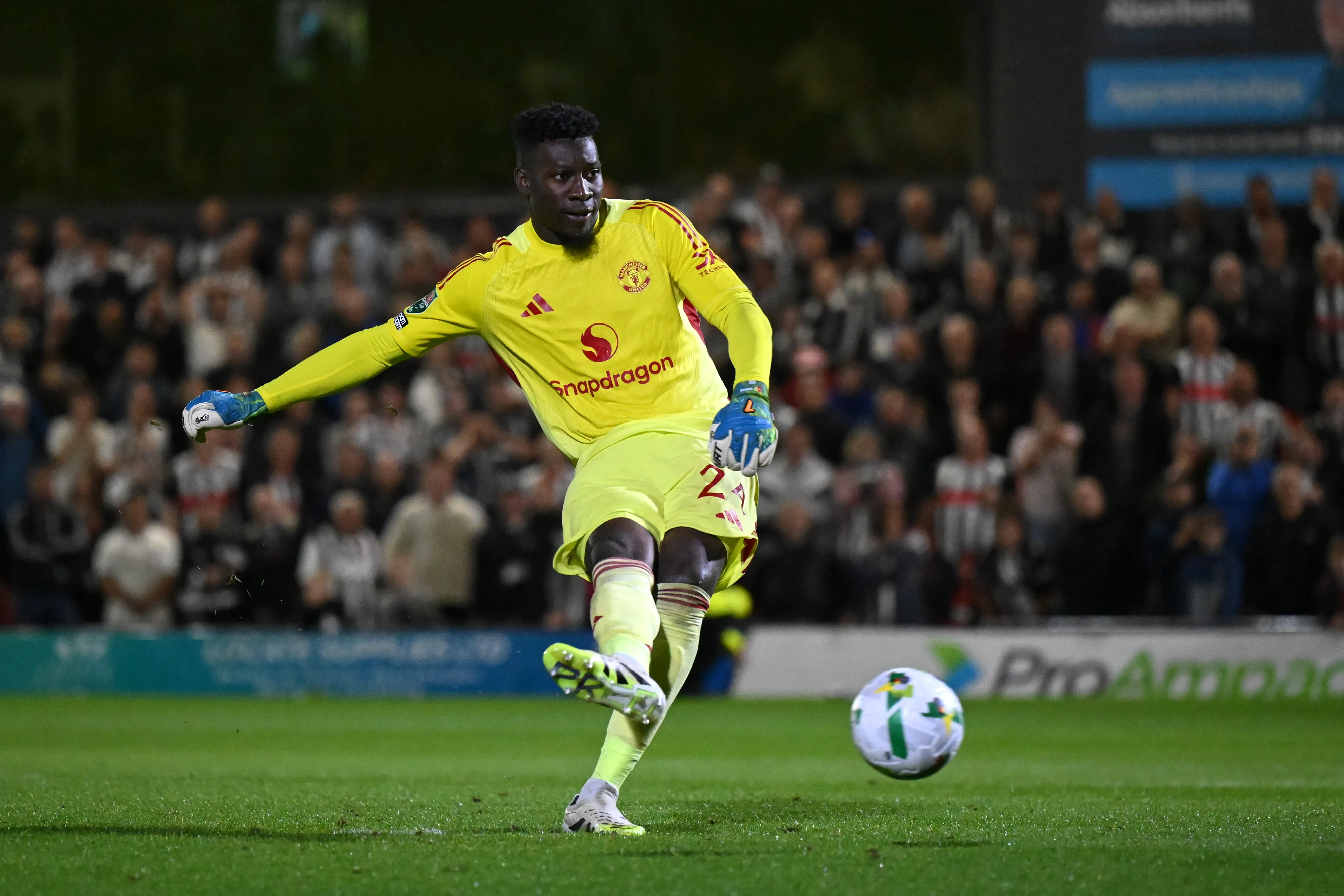 Onana, alvo da Inter de Milão.  (Photo by Shaun Botterill/Getty Images)
