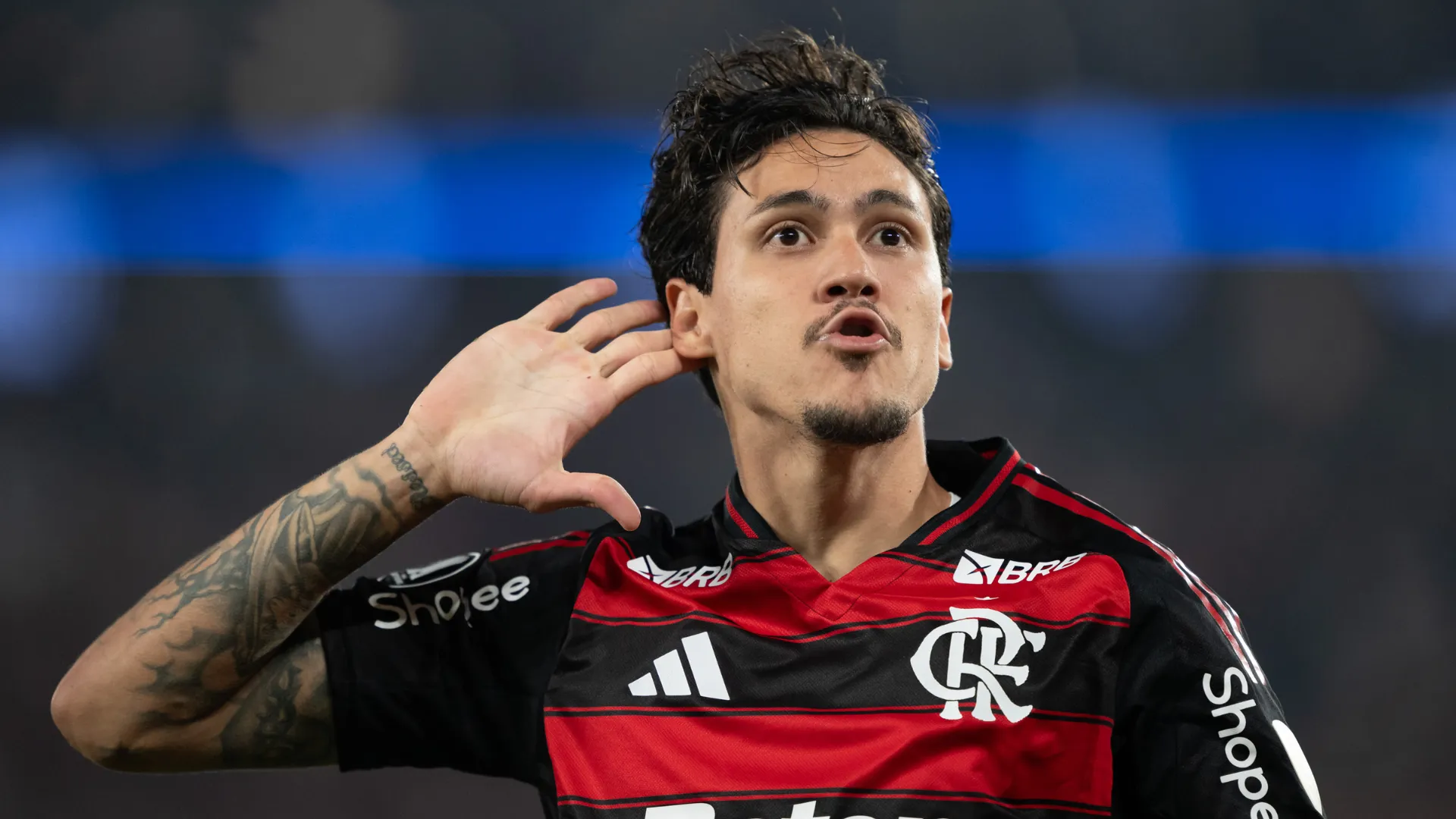 Pedro comemora gol com a camisa do Flamengo