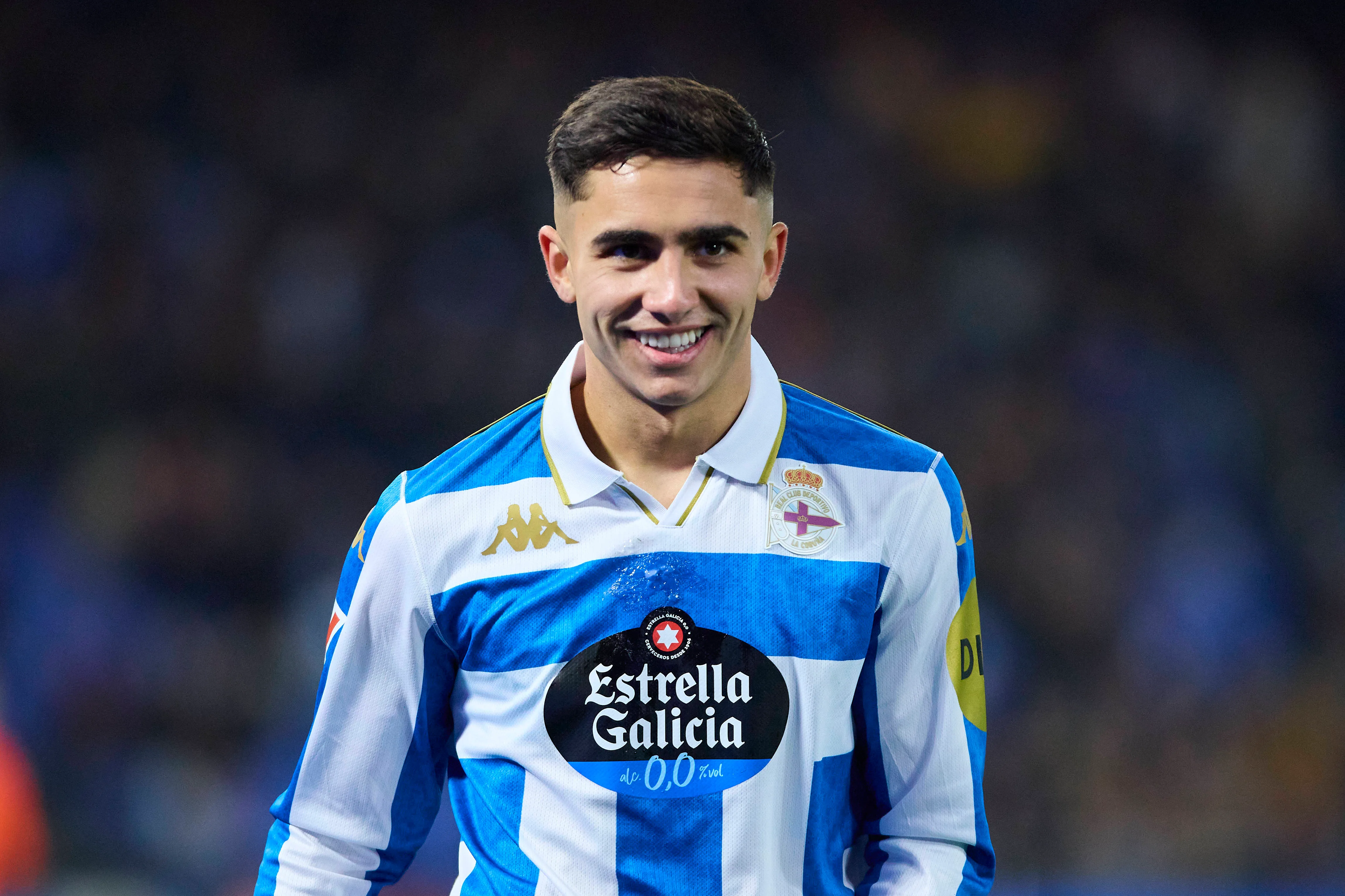 Yeremay Hernandez, atacate do Deportivo de la Coruña. Segundo o portal E-Noticies, o atacante foi recomendado por Pedri, no Barcelona, e o clube já estava de olho no atleta, segudo o Marca. (Créditos: IMAGO /&nbsp;Imagens de reprodutores de fotos – (Foto de Diego Simon/ Imagens Magara Press).