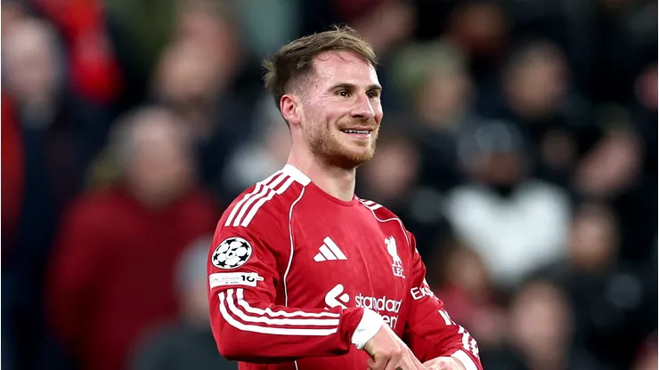Alexis Mac Allister, do Liverpool, comemora ao marcar o primeiro gol de sua equipe durante a partida da Fase de Liga MD8 da UEFA Champions League 2025/26 entre Liverpool FC e Qarabag FK, em Anfield, em 28 de janeiro de 2026, em Liverpool, Inglaterra. (Foto de Dan Istitene/Getty Images)