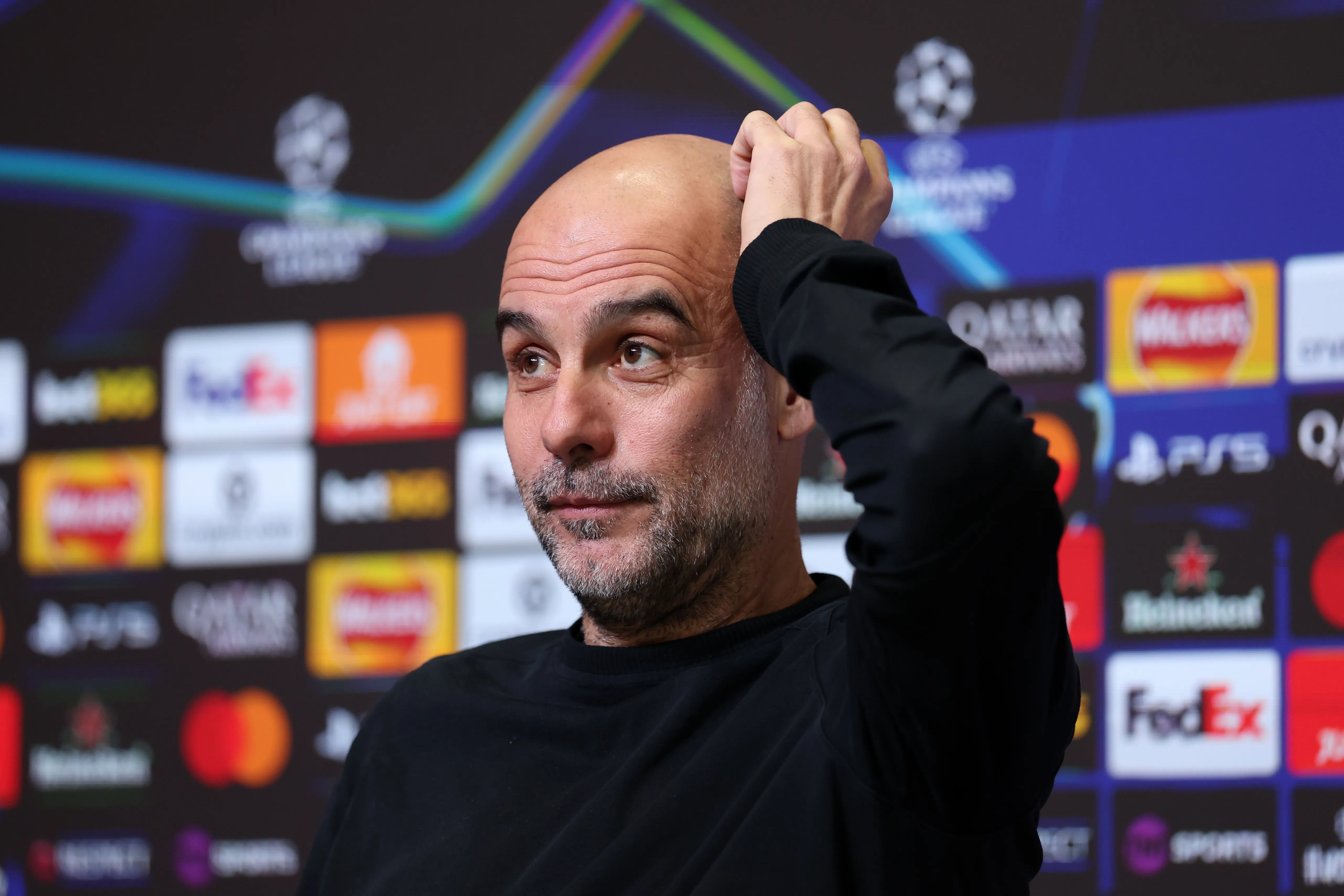 Pep Guardiola, treinador do Manchester City, fala à imprensa em uma coletiva na Academia de Futebol do Manchester City em 27 de janeiro de 2026, em Manchester, Inglaterra. (Foto de Alex Livesey/Getty Images)