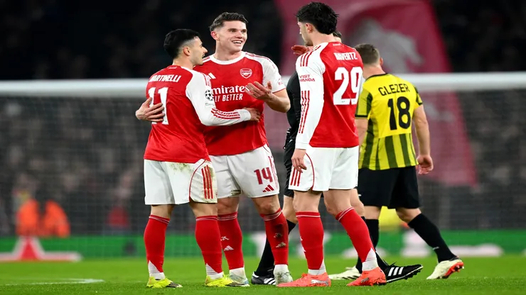 Gabriel Martinelli, Gyoekers e Havertz comemoram gol do Arsenal na Champions 2025/26 - Clive Mason/Getty Images