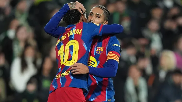 Lamine Yamal e Raphinha são titulares no time do Barcelona