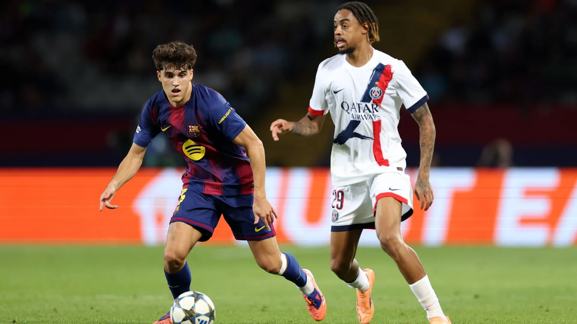 Jogo entre Barcelona e PSG pela Liga dos Campeões (foto: Judit Cartiel/Getty Images)