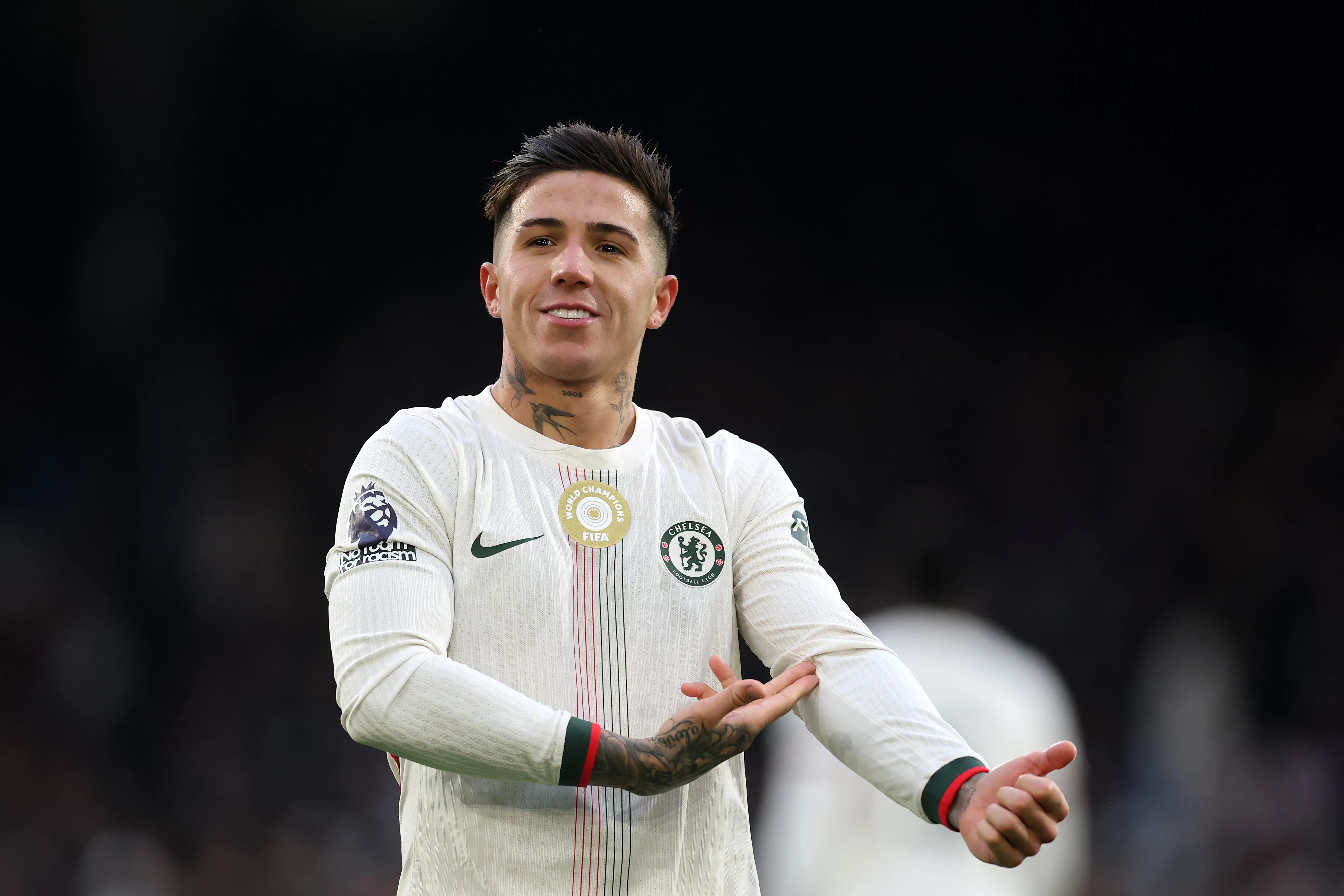 Enzo Fernández é um meio-campista ritmista com chegada ao ataque. Foto: Julian Finney/Getty Images