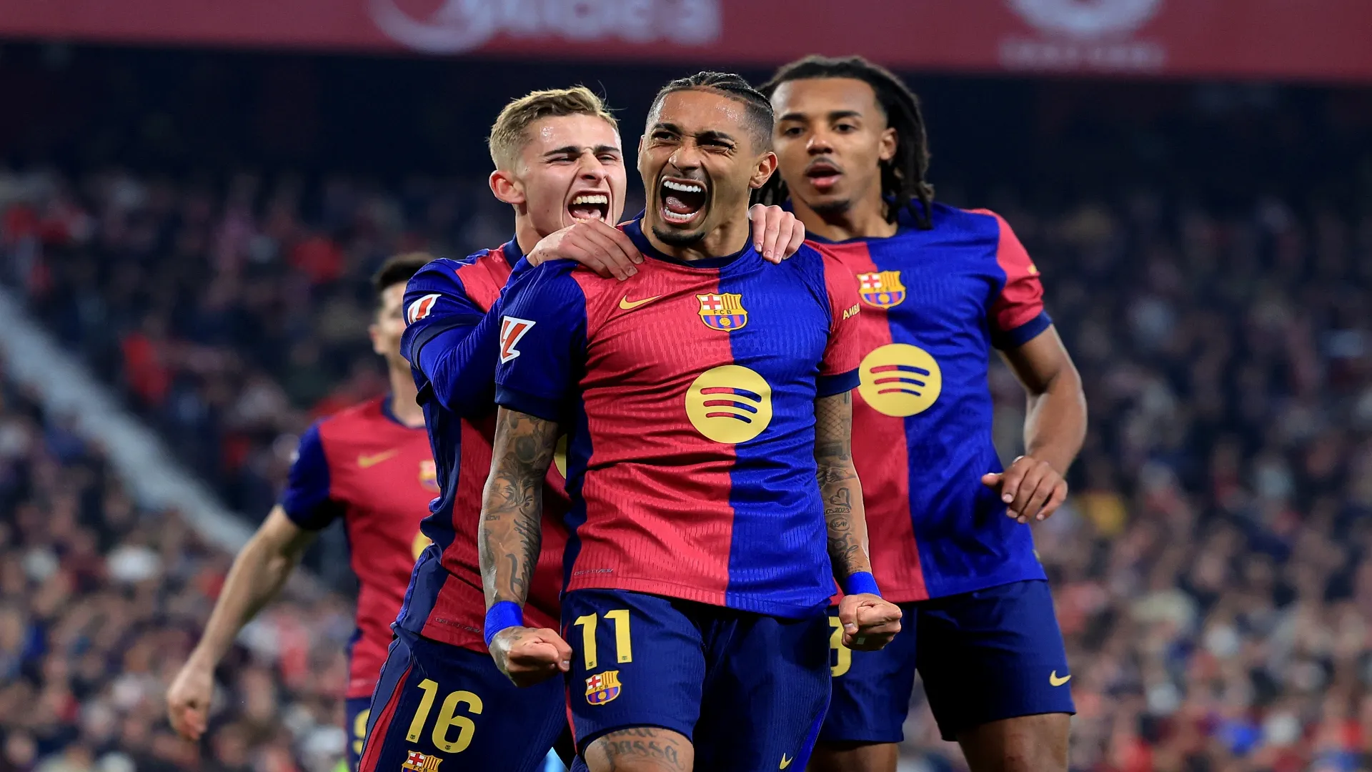 Raphinha foi elogiado por Koundé – Fran Santiago/Getty Images