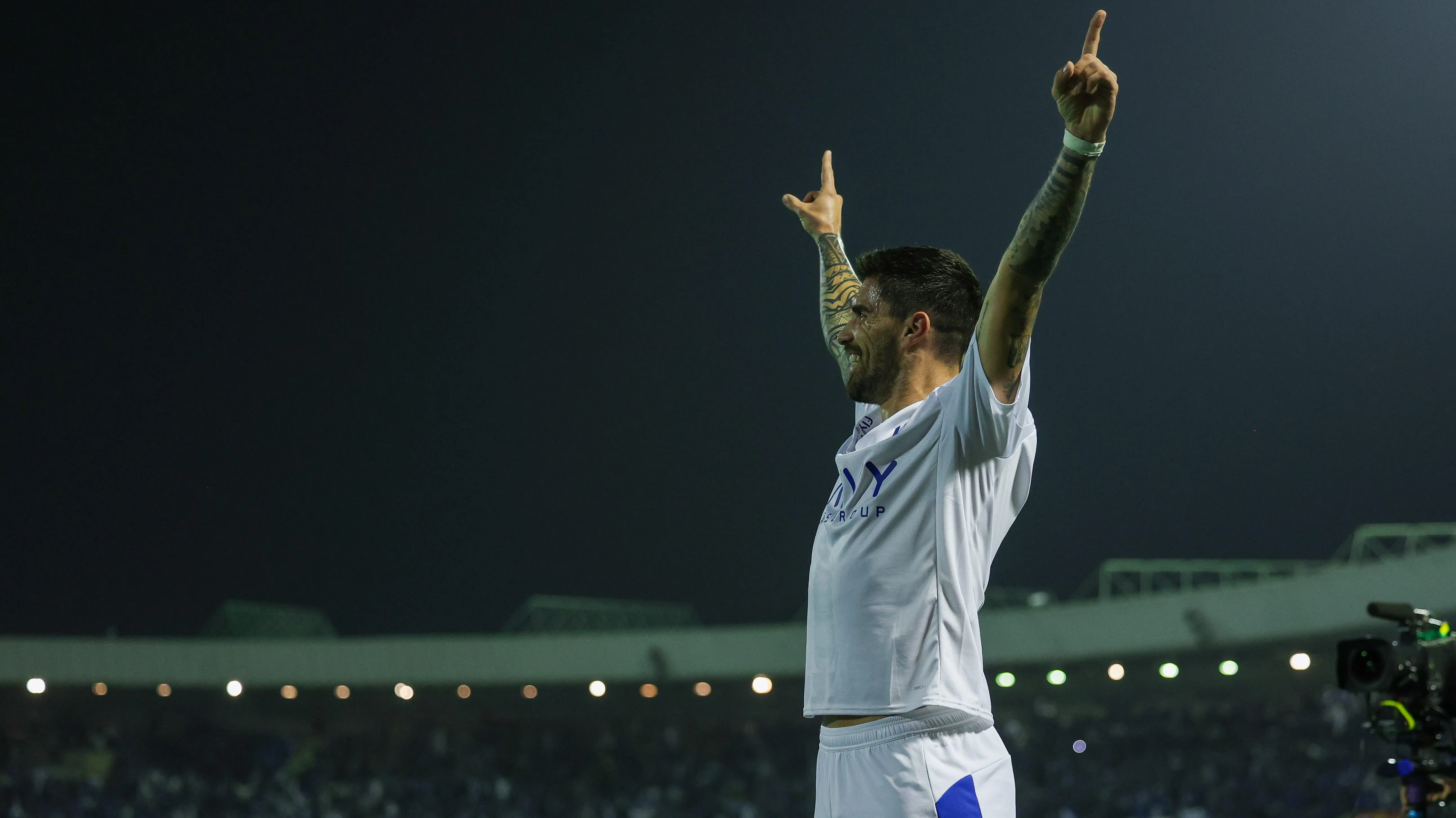 Rúben Neves comemorando gol olímpico pelo Al-Hilal. Foto: Yasser Bakhsh/Getty Images