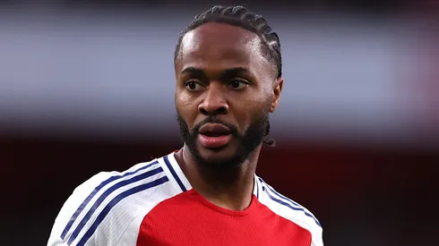 Sterling durante partida pelo Arsenal. (Photo by Ryan Pierse/Getty Images)