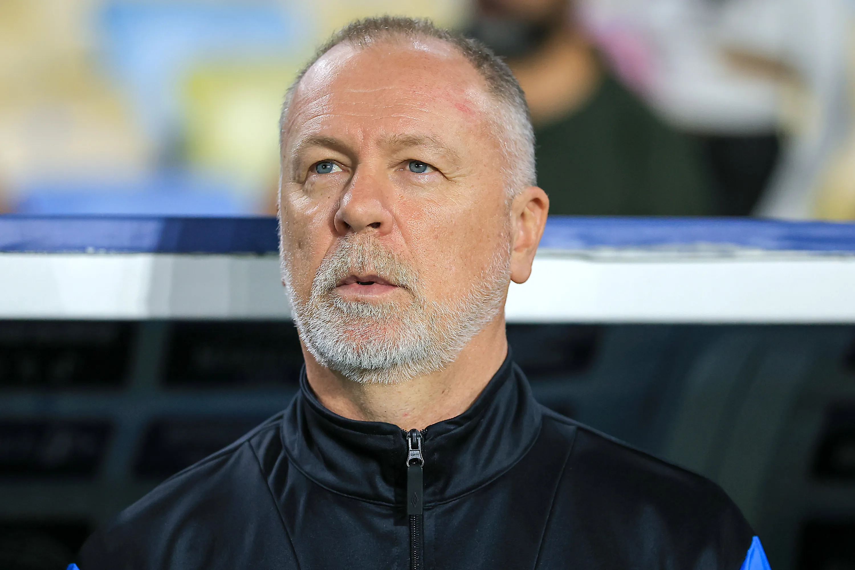 Mano Menezes, treinador do Grêmio, observa antes da partida entre Fluminense e Grêmio válida pelo Brasileirão 2025, no Estádio do Maracanã, em 2 de agosto de 2025, no Rio de Janeiro, Brasil. (Foto de Buda Mendes/Getty Images)