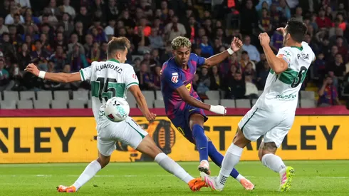 Lamine Yalmal em jogo do Barcelona contra o Elche (Alex Caparros/Getty Images)