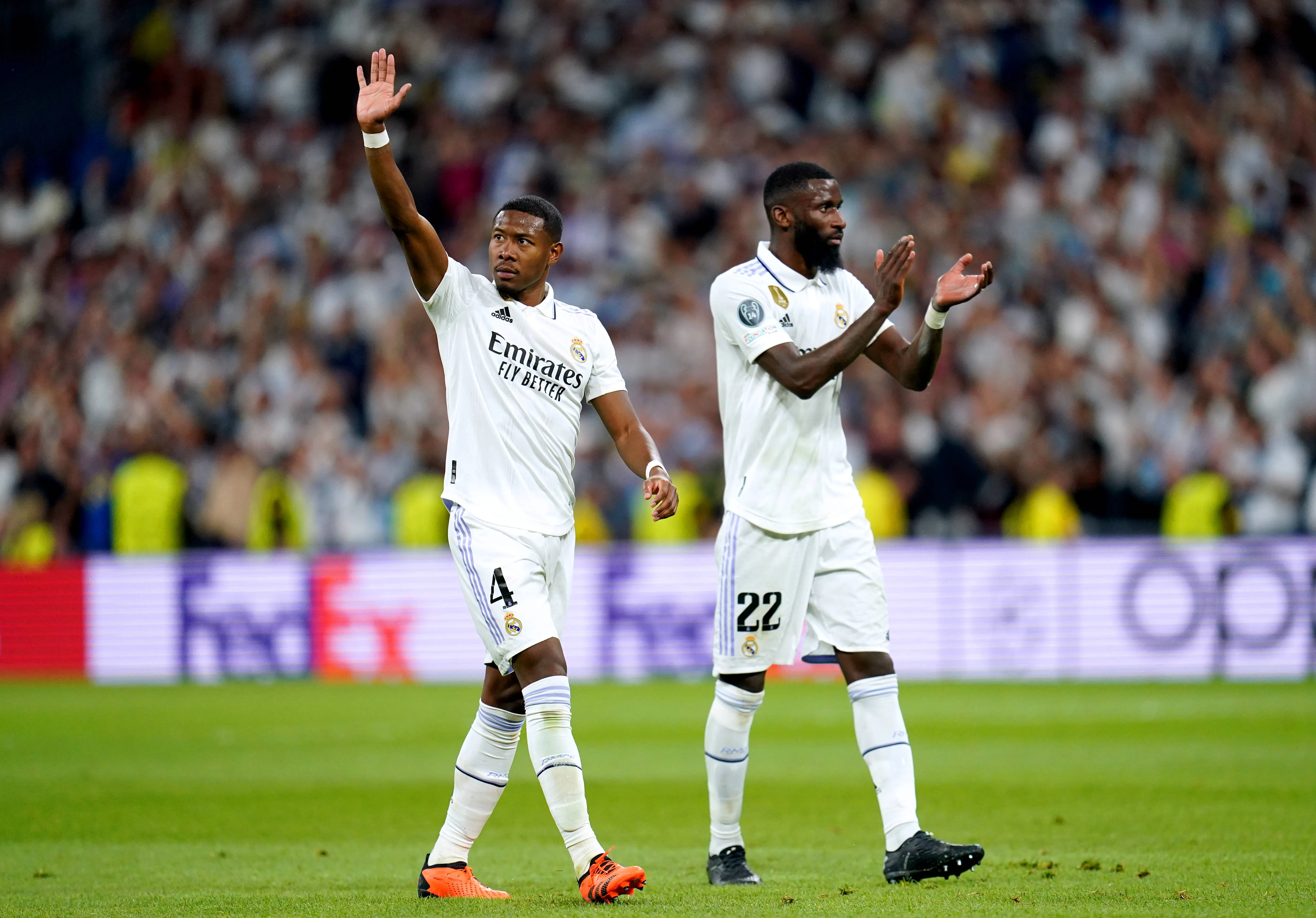 Alaba e Rüdiger já estiveram na lista de possíveis jogadores que devem deixar o Real Madrid em breve. Na janela de verão na Europa, o clube pode acertar chegadas e saídas. IMAGO /&nbsp;Agência Anadolu – (Nick Potts)