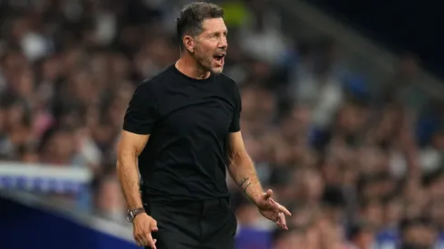 O técnico Diego Simeone em jogo do Atlético de Madrid (Alex Caparros/Getty Images)