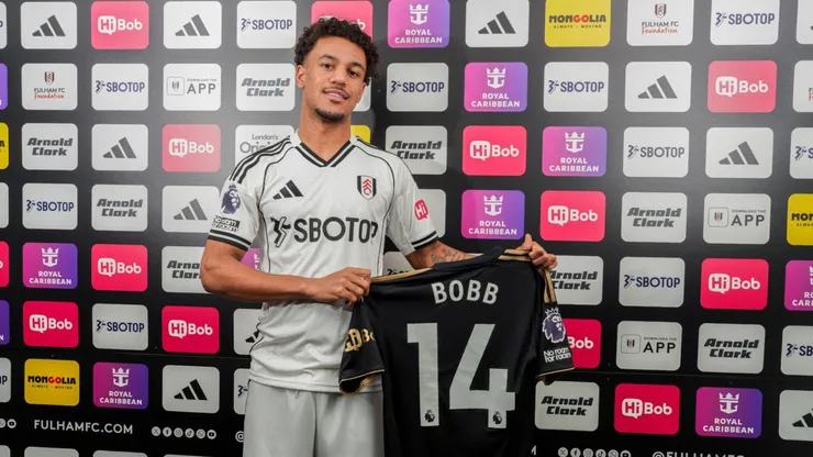 O atacante Oscar Bobb é apresentado no Fulham (Divulgação/Fulham FC)