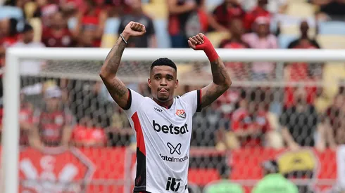 Alerrandro em jogo do Vitória (Wagner Meier/Getty Images)