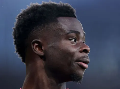 Saka se machuca no aquecimento de Leeds x Arsenal