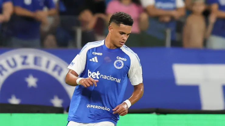 Cruzeiro pode ter até 25% dos direitos de Kauã Prates após vendê-lo ao Dortmund. Foto: Gilson Lobo/AGIF