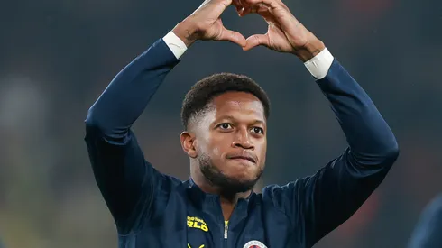 Ajax inicia contatos com Fenerbahçe pelo empréstimo do volante Fred. (Photo by Ahmad Mora/Getty Images)