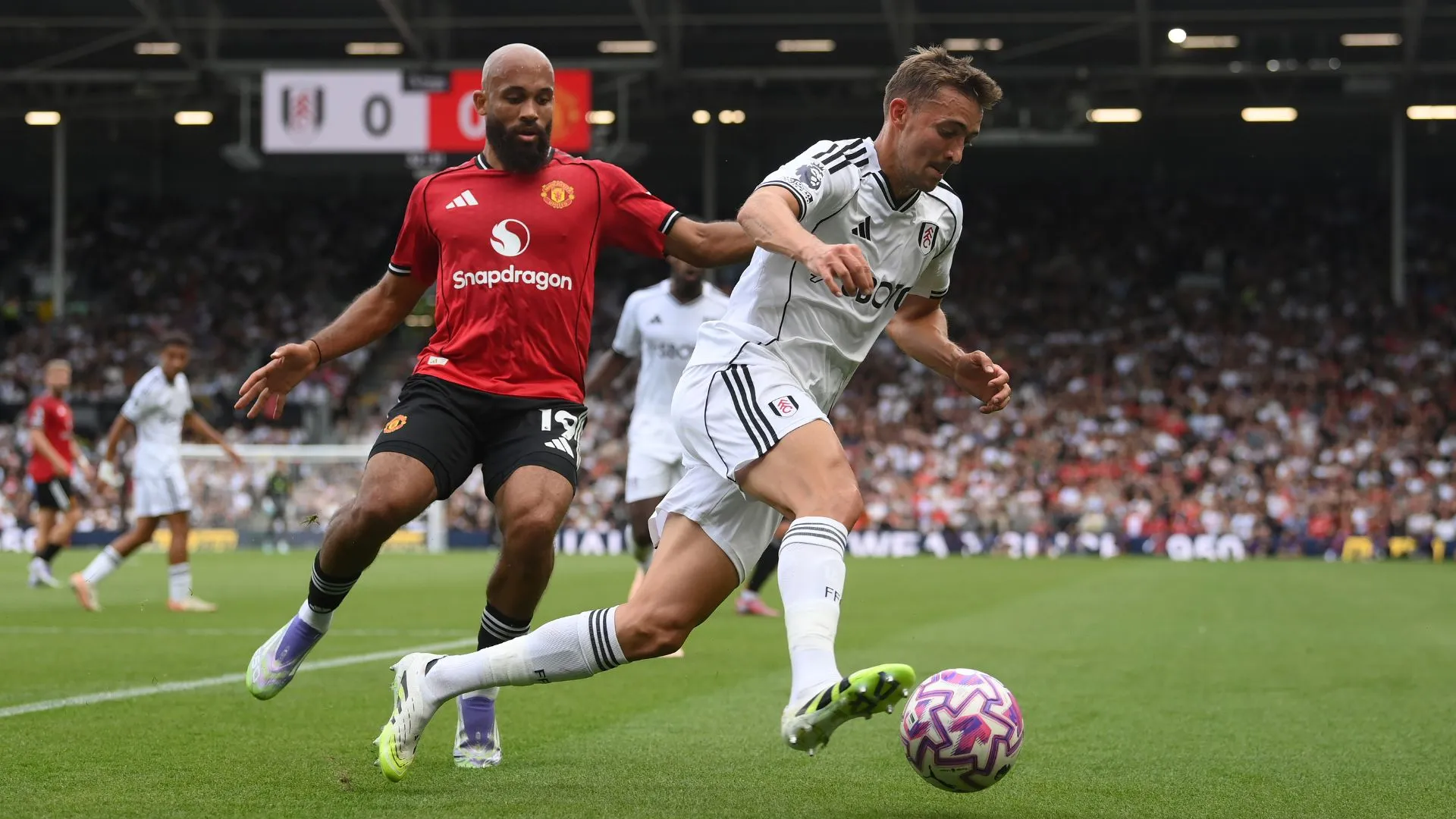 Manchester United e Fulham vão jogar pela Premier League (foto: Mike Hewitt/Getty Images)