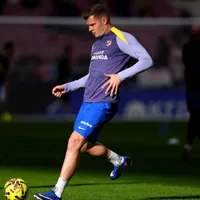 Sørloth lesiona a cabeça contra o Levante; exames descartam fratura