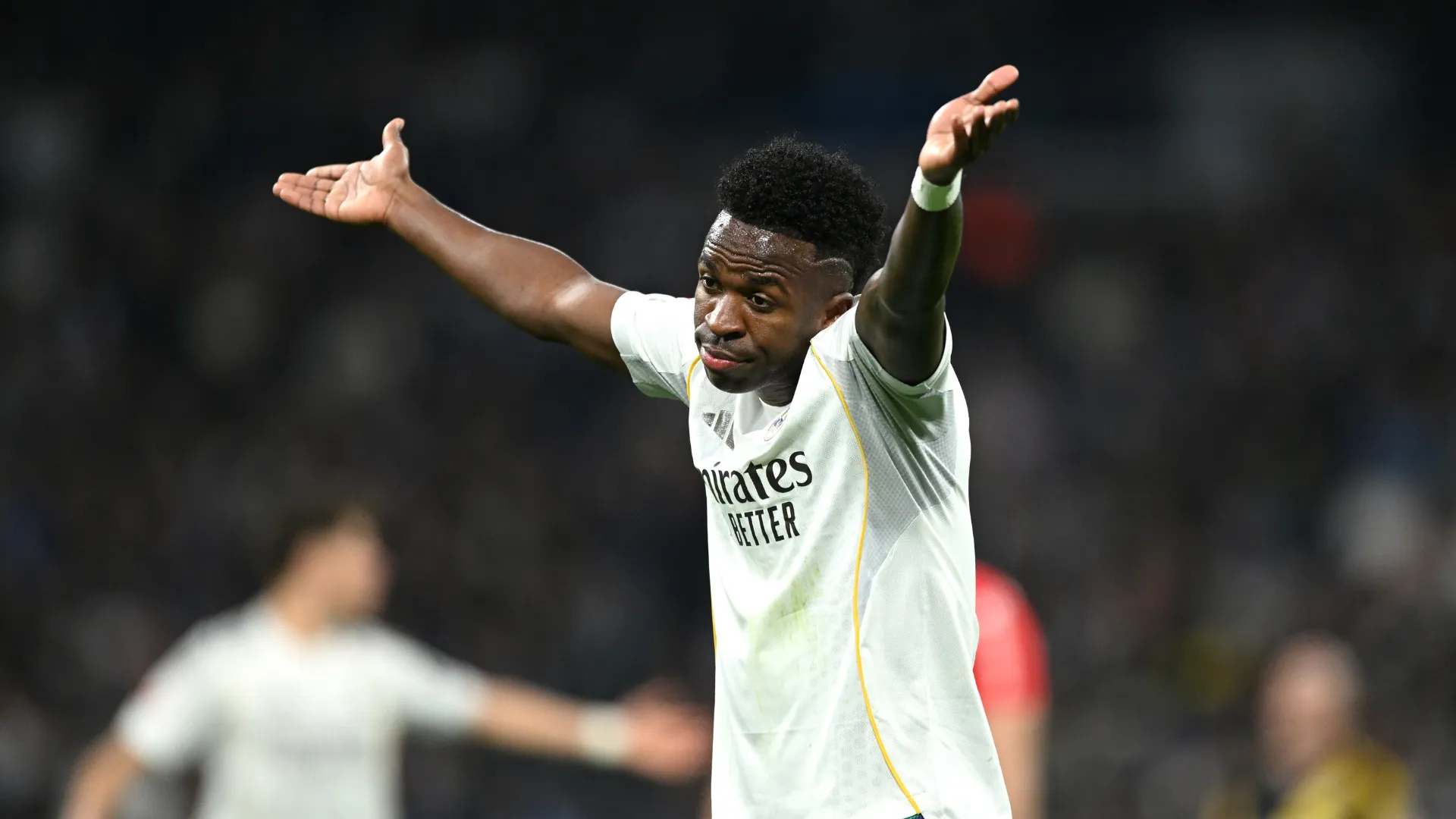 Vinicius Junior reclama durante partida do Real Madrid