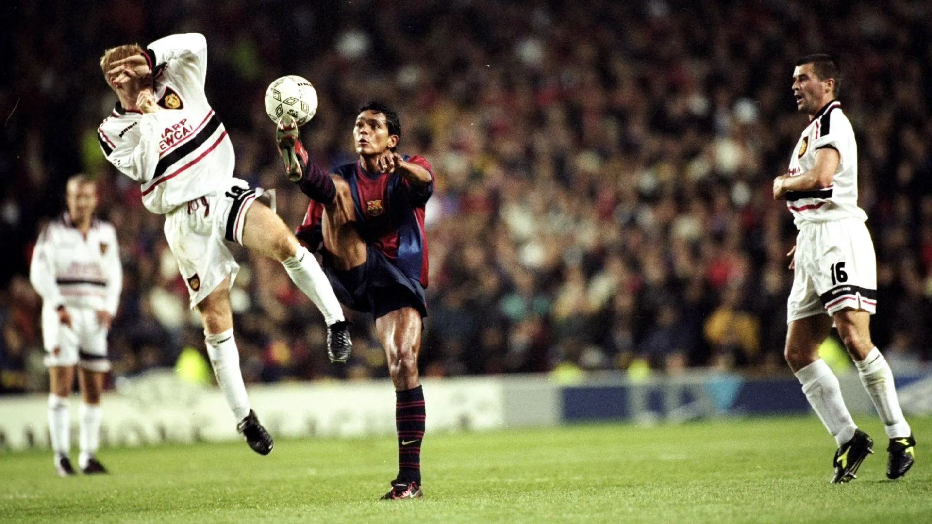 Lance de Giovanni em jogo do Barcelona (foto: Clive Brunskill/Getty Images)