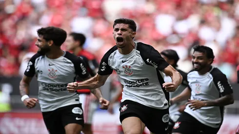 Gabriel Paulista comemora o seu gol que deu o título da Supercopa do Brasil ao Corinthians – Ton Molina/Getty Images