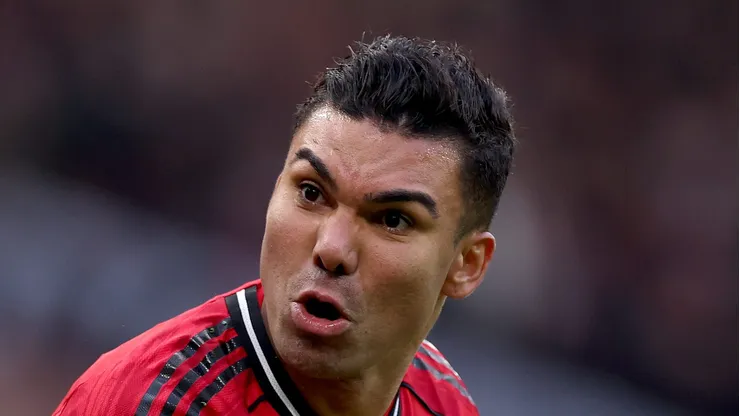 Casemiro brilha no Manchester United e faz Carragher retirar críticas. (Photo by Carl Recine/Getty Images)
