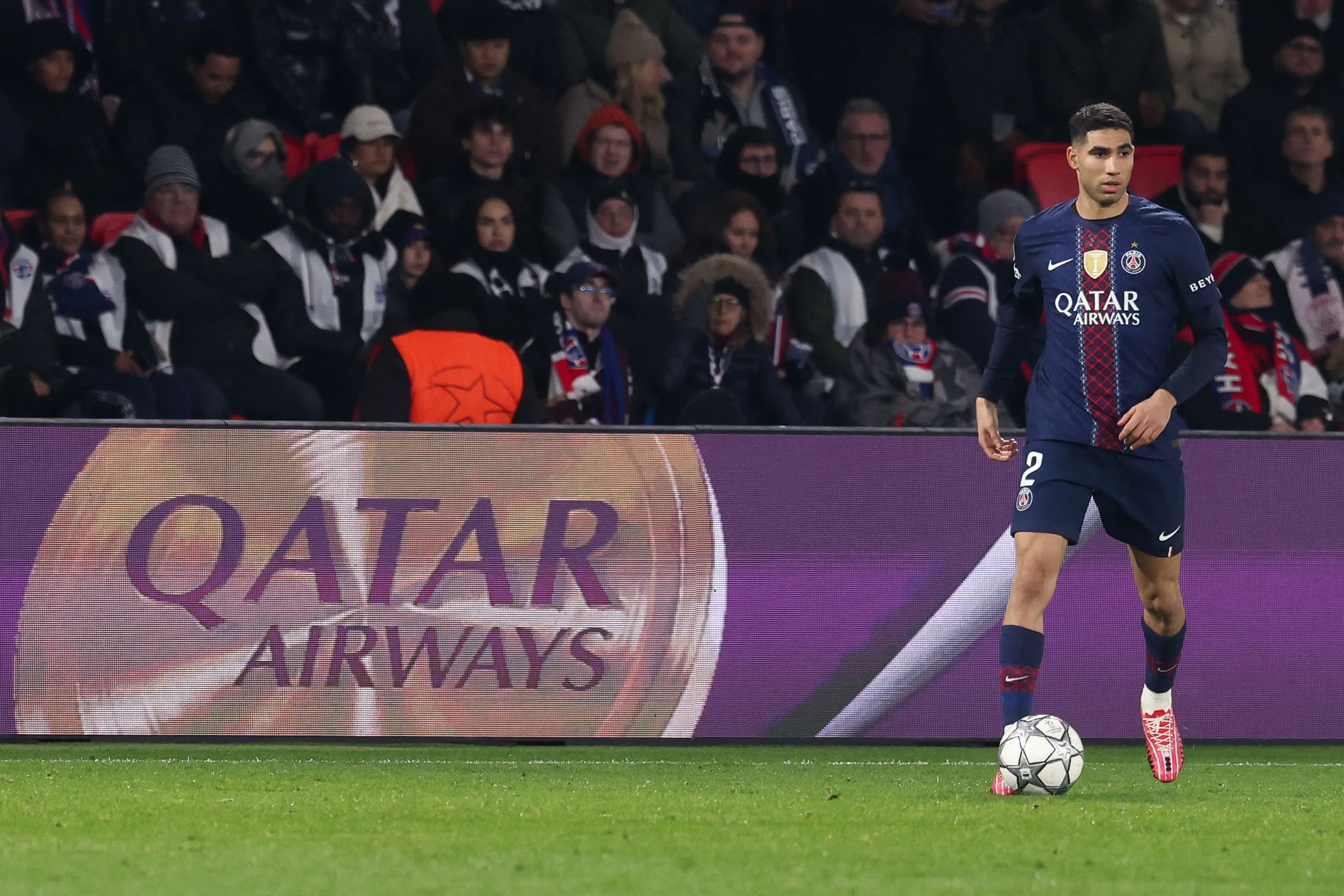 Achraf Hakimi, lateral do PSG. (Photo by Catherine Steenkeste/Getty Images for Qatar Airways)