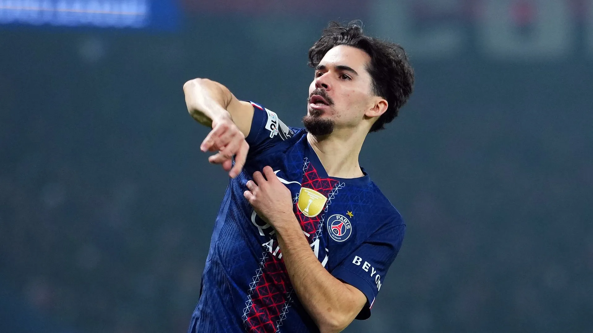 Vitinha comemora gol do PSG. Ele é alvo do Real Madrid. Foto: Franco Arland/Getty Images