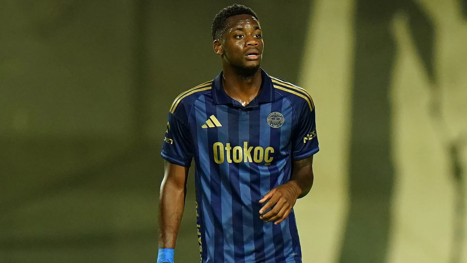 Jhon Durán durante partida do Fenerbahçe. (Photo by Gualter Fatia/Getty Images)