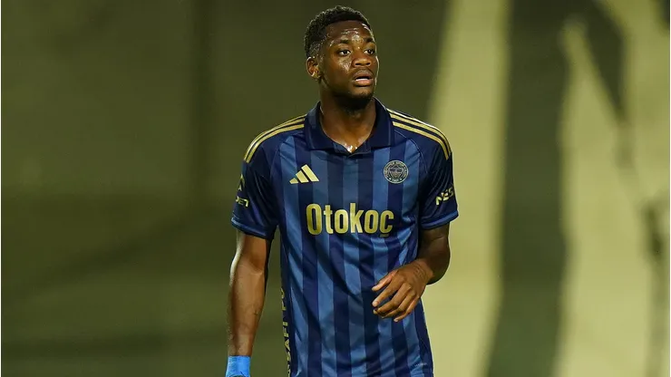 Jhon Durán durante partida do Fenerbahçe. (Photo by Gualter Fatia/Getty Images)