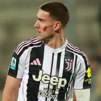 Chelsea segue interessado por Dusan Vlahovic