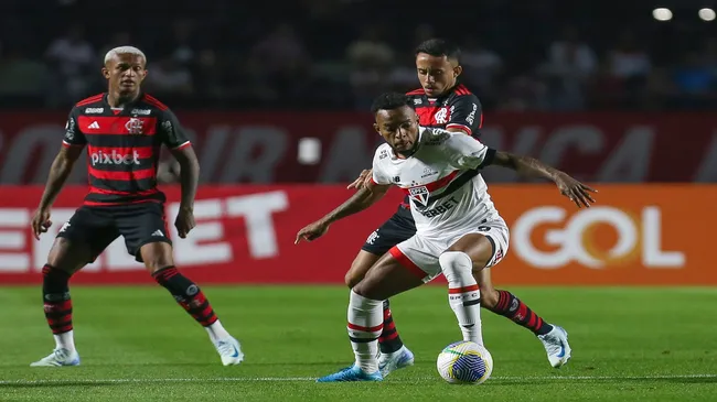 Matheus Gonçalves em ação pelo Flamengo em 2024 – Ricardo Moreira/Getty Images