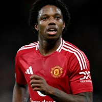 Manchester United barra saída de Tyrell Malacia