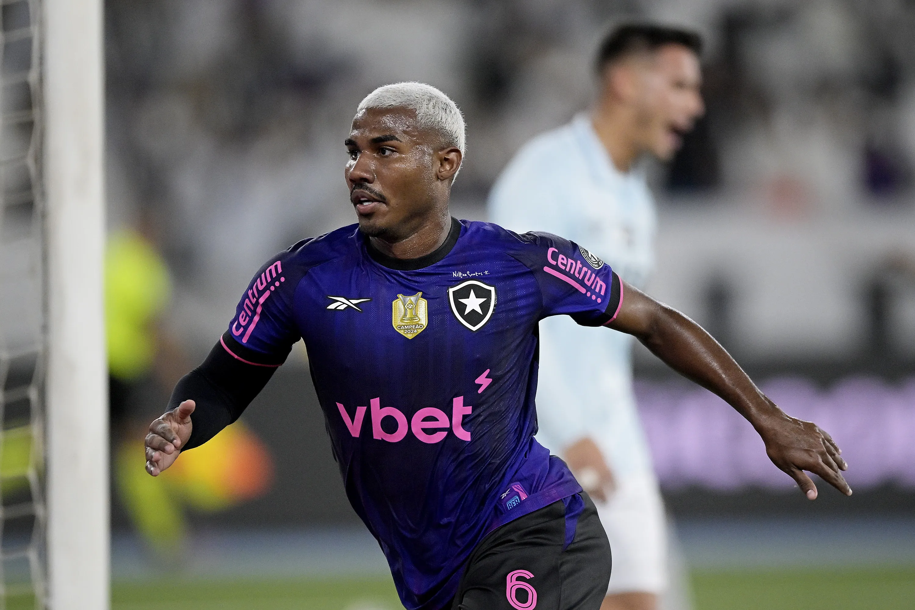 Cuiabano em campo pelo Botafogo – Foto: Alexandre Loureiro/AGIF